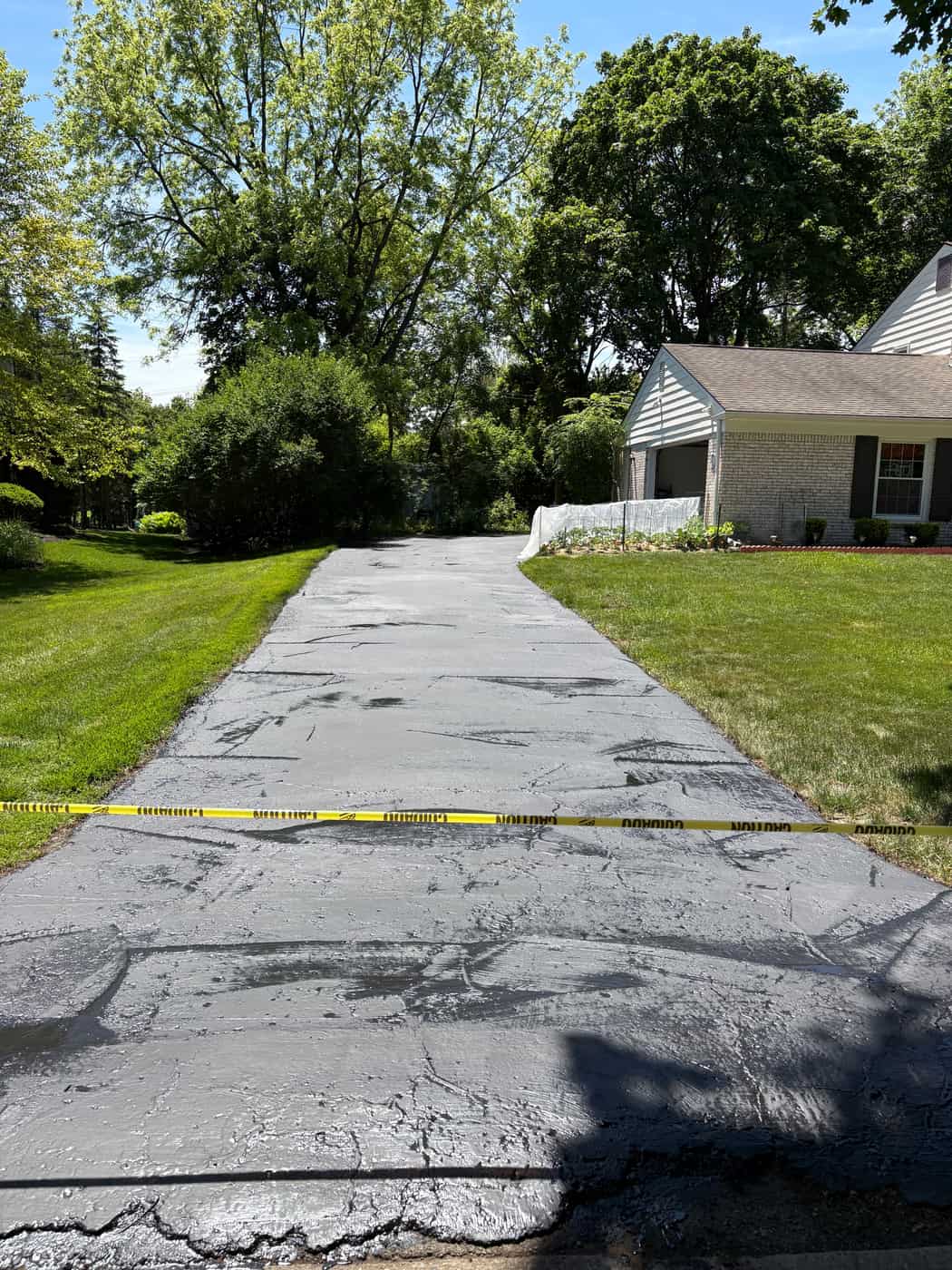 7 Signs Your Driveway Needs Sealcoating (Do Not Wait Too Long)